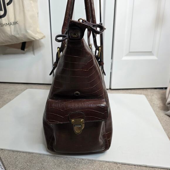 Bueno Large Overnight Leather Crocodile Print Travel Bag - Picture 6 of 12